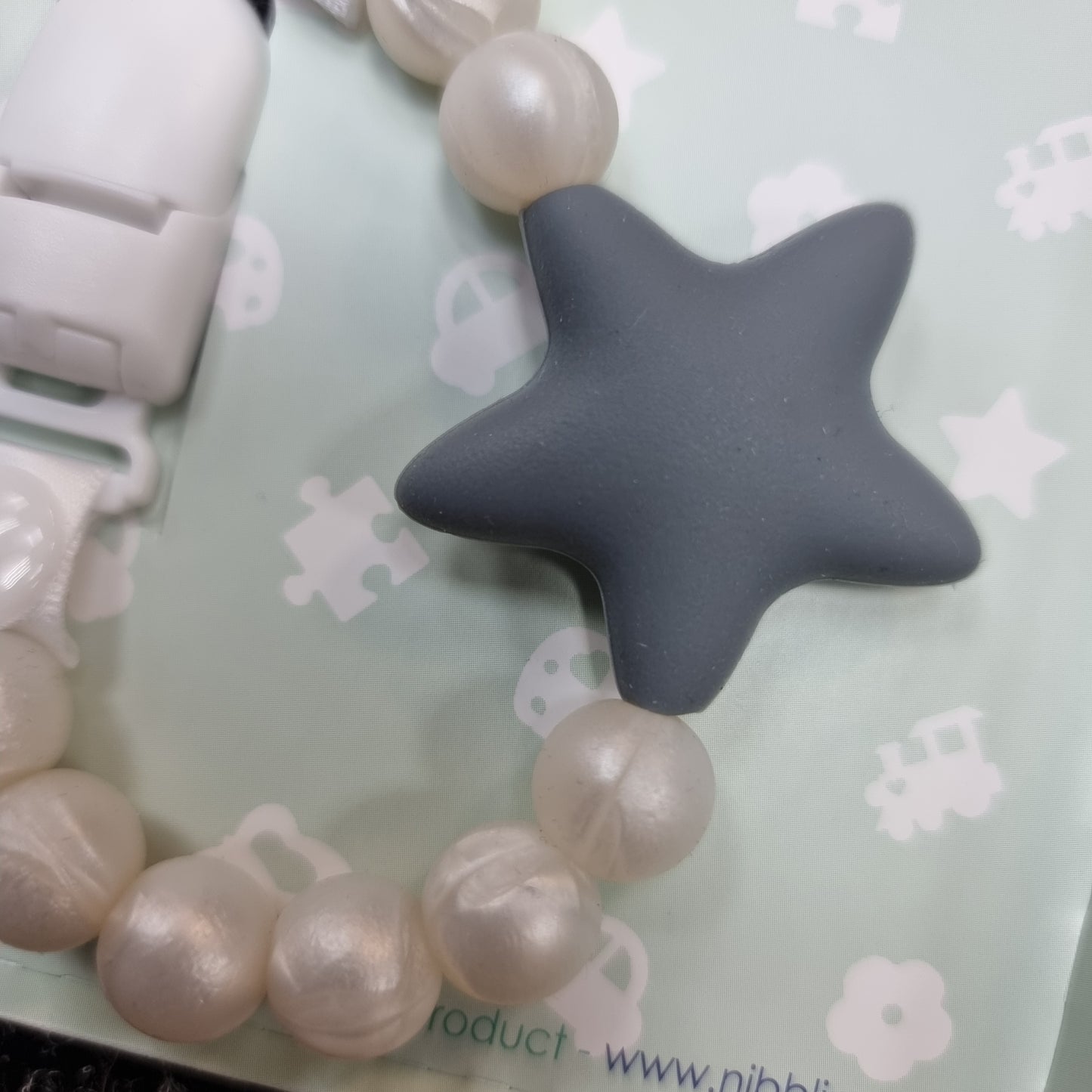 Nibbling Stellar Dummy Clip - Grey