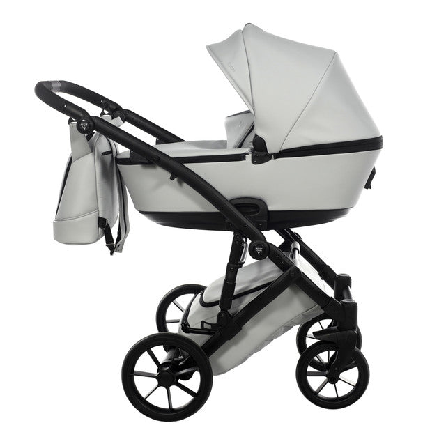 junama space Eco grey pram