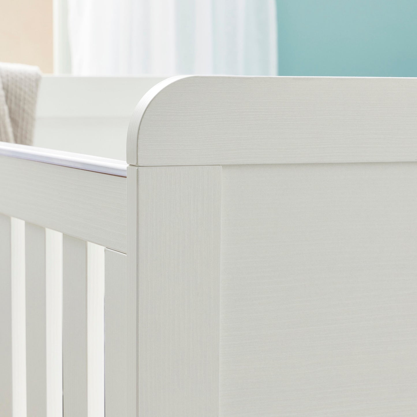 Babymore Caro Mini Cot Bed – White Wash
