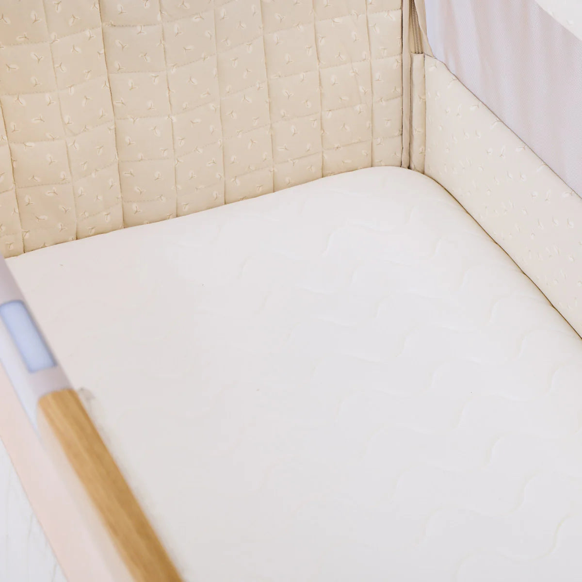 Tutti Bambini Cozee Sense Bedside Crib Toasted Oak / Sand