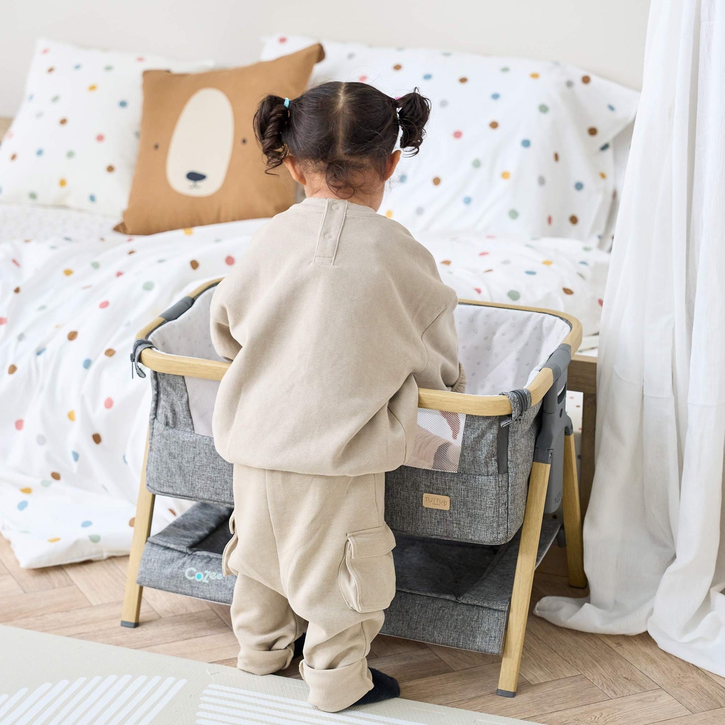 Tutti Bambini CoZee Luxe Mini Me Crib - Oak & Charcoal