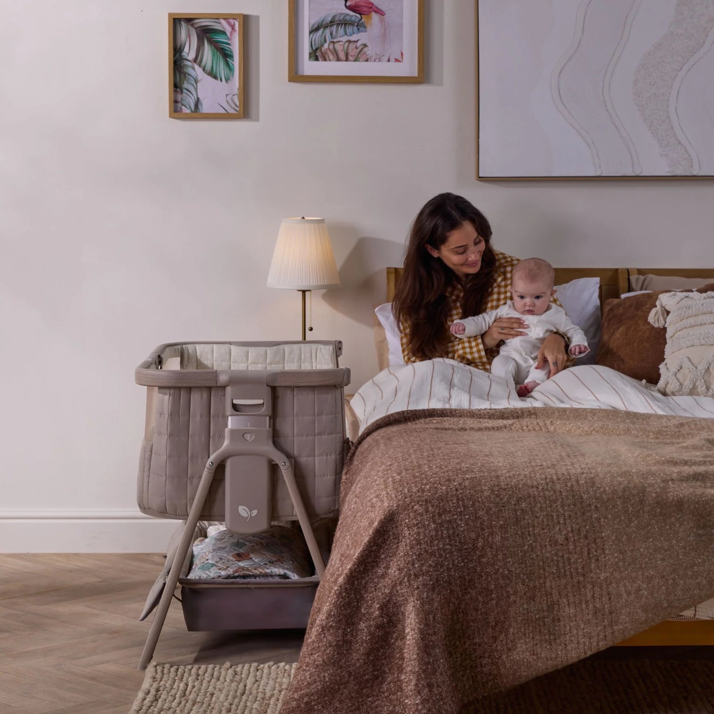 Tutti Bambini Cozee Sense Bedside Crib Soft Walnut / Cocoa