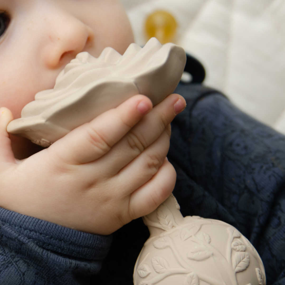 Nibbling Natruba - Rose Rattle Beige