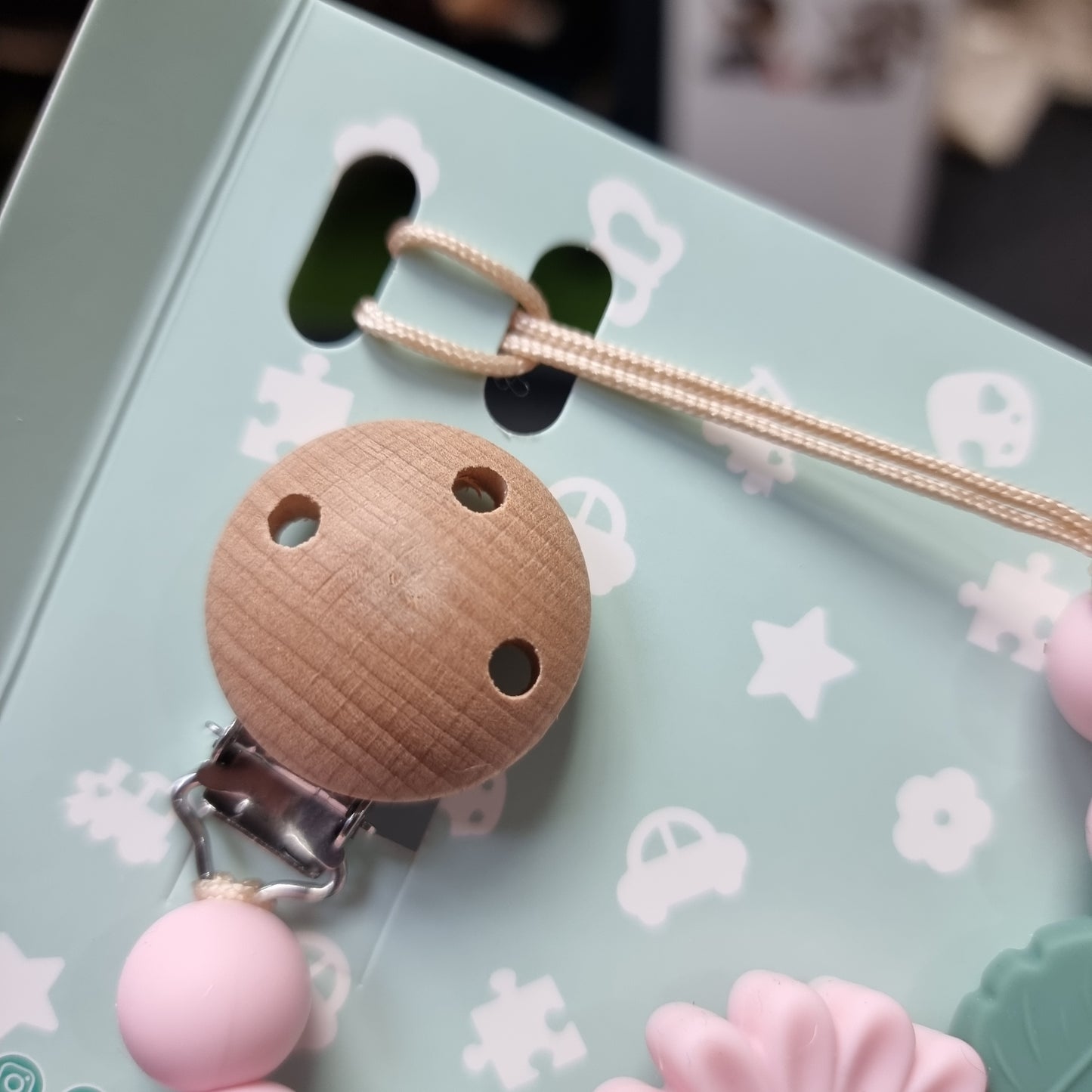 NIbbling Daisy Dummy Clip Pink Daisy