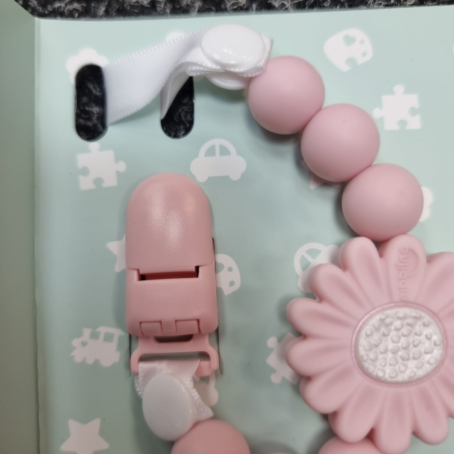 Nibbling petal Dummy Clip Pink