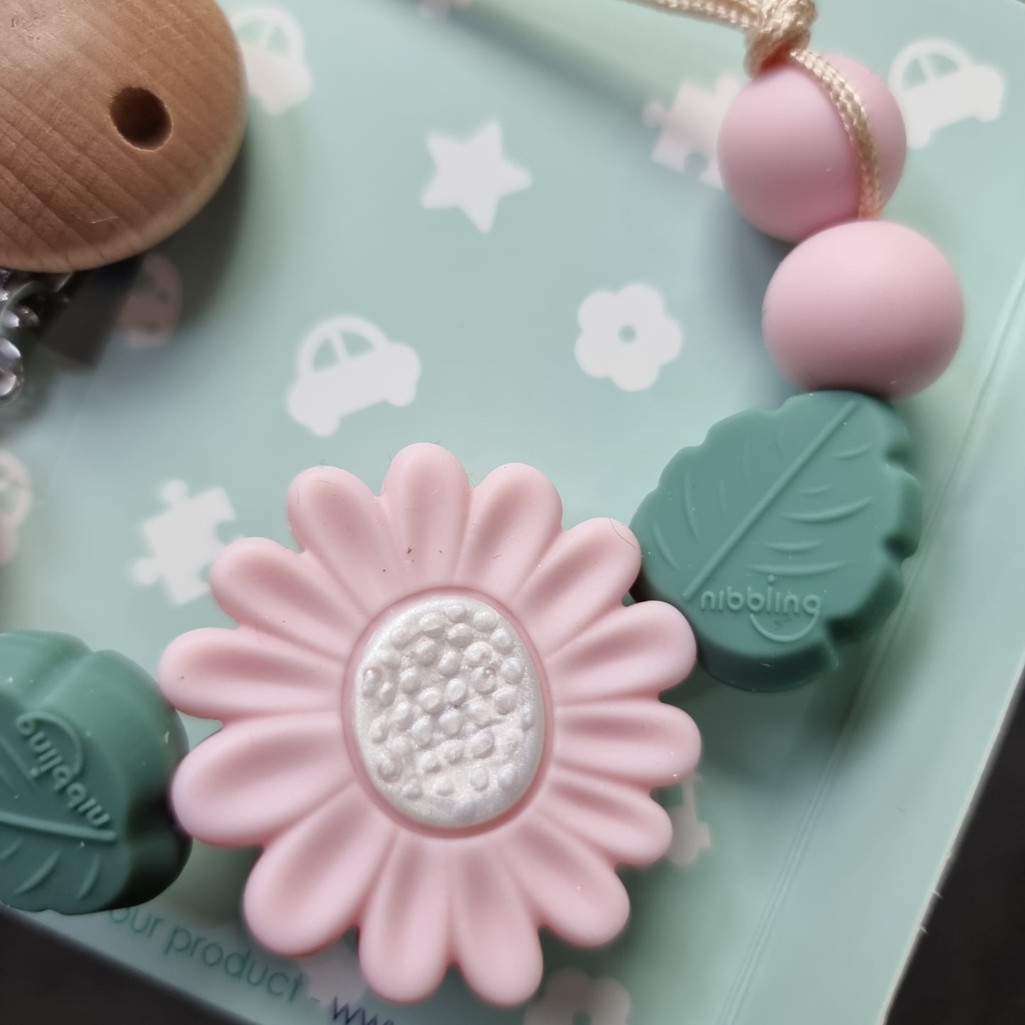 NIbbling Daisy Dummy Clip Pink Daisy